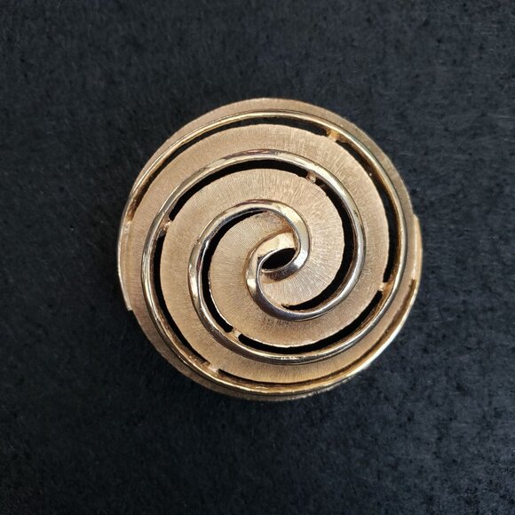 Vintage Crown Trifari Gold-Tone Spiral Swirl Brooch Pin 2" Round - Picture 1 of 12